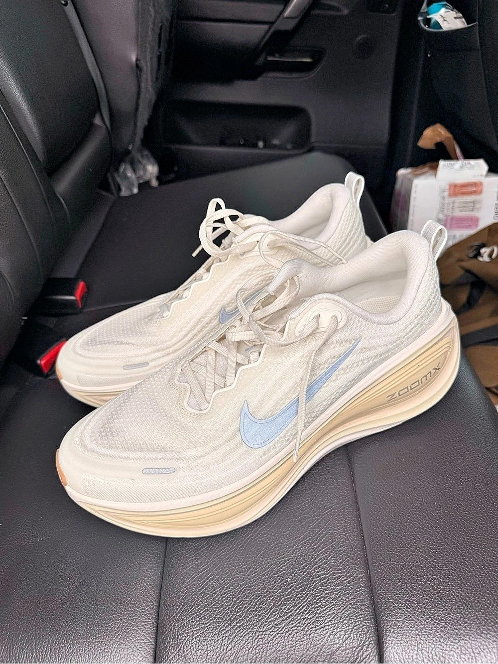 Nike Men’s Vomero Plus Running Shoe (worn once)